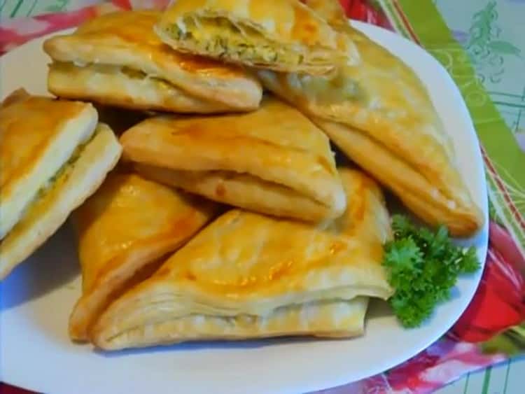 Khachapuri con pasta sfoglia - veloce e delizioso