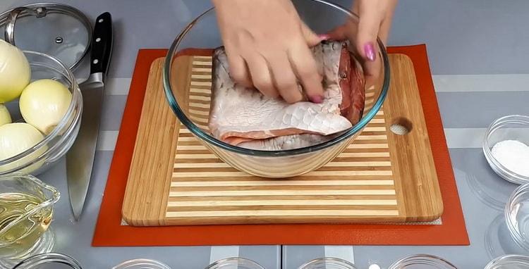 Per preparare il pesce hehe dalla carpa d'argento, preparare gli ingredienti