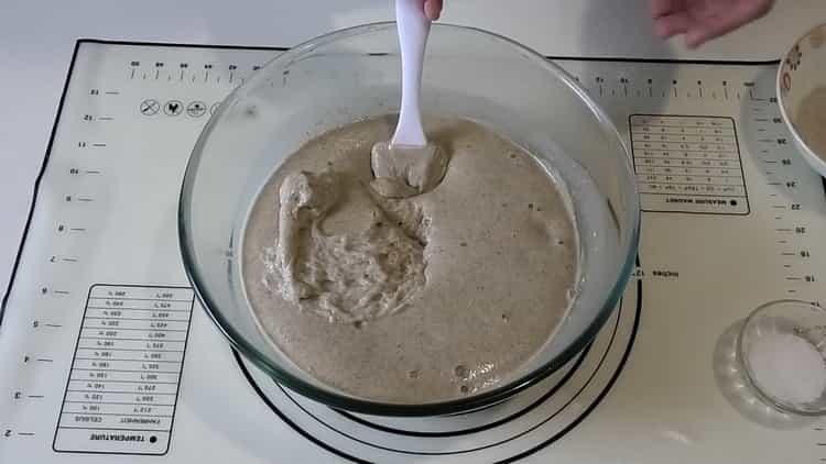 Per preparare il pane di segale di grano, prepara gli ingredienti