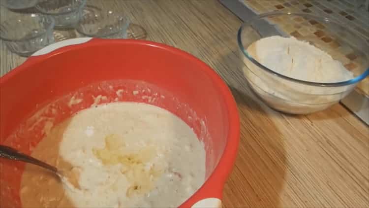 Per fare il pane in una pentola a cottura multipla aggiungere olio