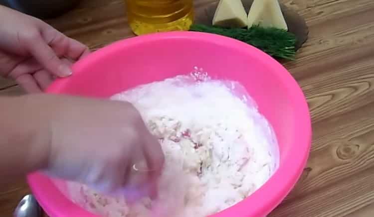 Per la preparazione di paste con formaggio. preparare gli ingredienti