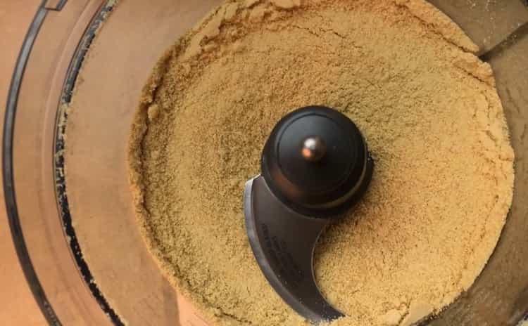 Per preparare una classica cheesecake, prepara gli ingredienti