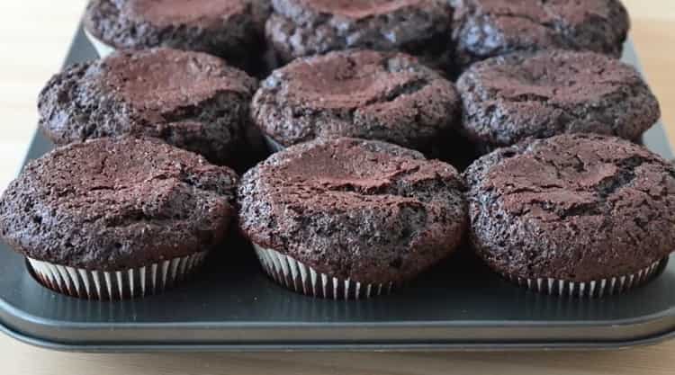 Preriscalda il forno per preparare cupcake al cioccolato