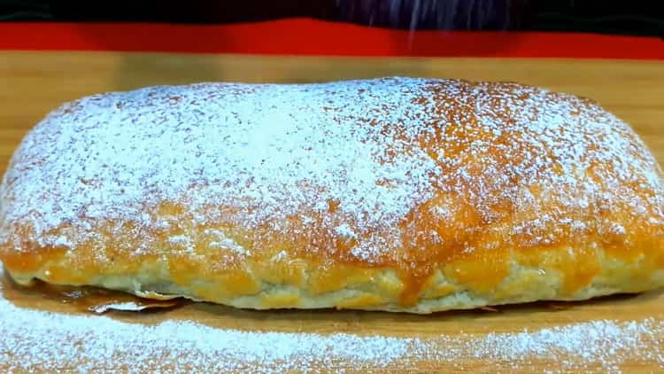 Strudel di mele a pasta sfoglia molto delicato e delizioso