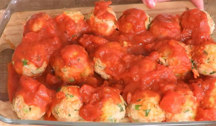 Polpette tenere senza carne con riso in salsa di pomodoro