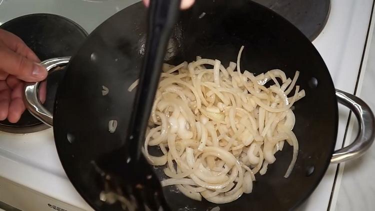 Nozioni di base tartare con sottaceti cotti con cipolle