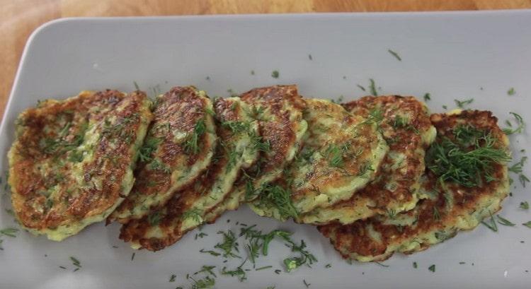 Servi questo piatto con verdure, panna acida o altre salse.