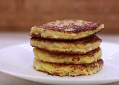 Prepariamo deliziose frittelle di patate con formaggio secondo una ricetta passo-passo con una foto.