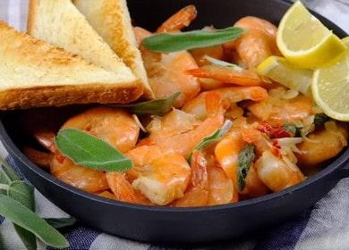 Una ricetta per deliziosi gamberi in salsa di vino con origano 🦐