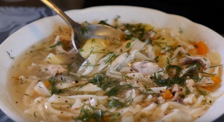 I noodles di pollo sono solo un'ottima opzione per il primo piatto.