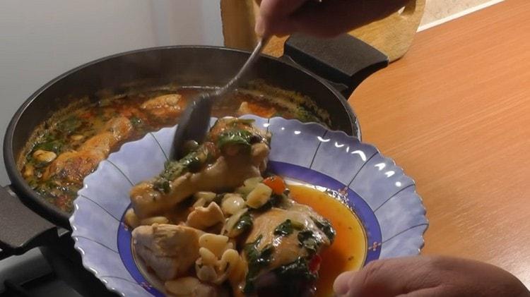 Il pollo con fagioli è un meraviglioso piatto a tutti gli effetti.