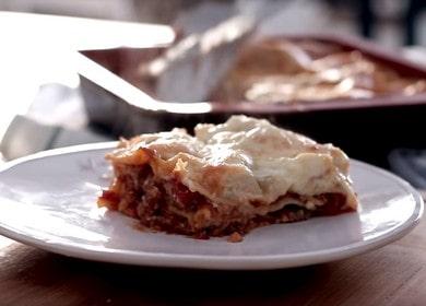 Vere lasagne classiche a casa: cuciniamo secondo la ricetta con foto e video passo dopo passo.