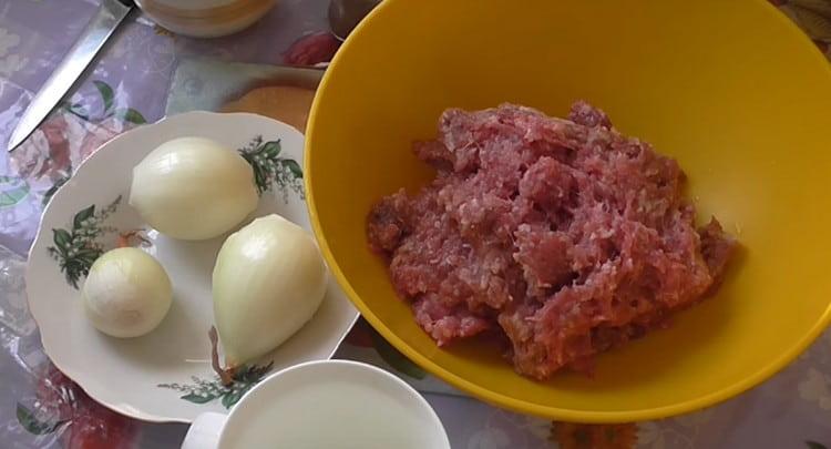 La carne macinata può essere assunta con carne di manzo, maiale o mista.