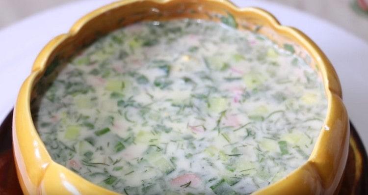 Secondo questa ricetta, l'okroshka su un'acqua minerale è molto gustoso.