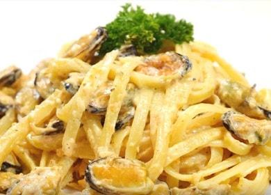 Incredibilmente deliziosa pasta con cozze in salsa cremosa: cuocere secondo una ricetta passo dopo passo con una foto.