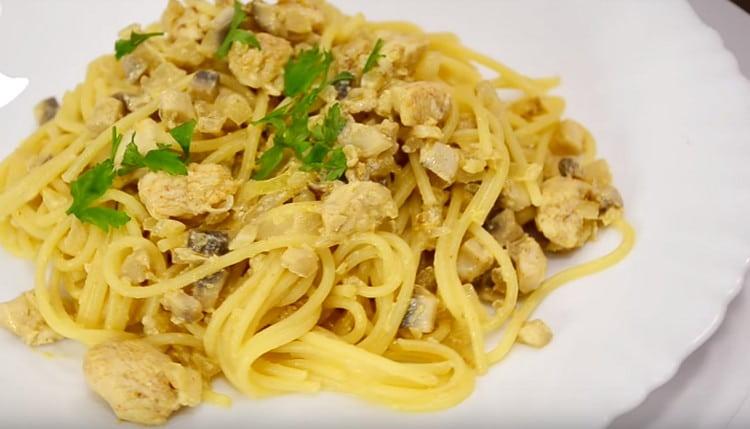 Questa originale pasta ai funghi ti delizierà con un gusto gradevole grazie alle noci.