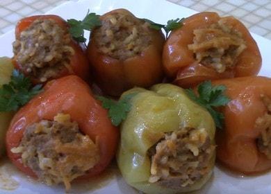 Cuciniamo peperoni ripieni di carne e riso, secondo la ricetta con foto e video.