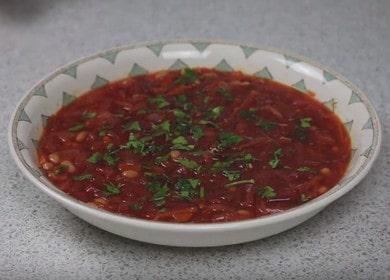 Cucinare delizioso borsch magro con fagioli secondo una ricetta passo-passo con una foto.