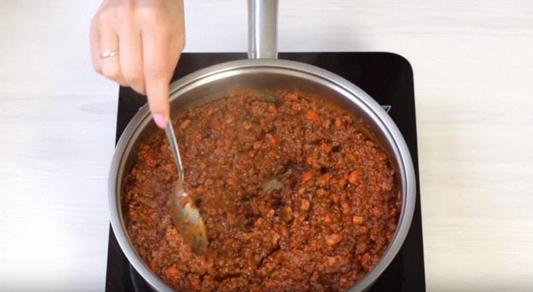 Il ragù alla bolognese è piuttosto denso.