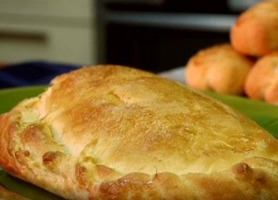 Prepariamo un pezzo di pasta per pizza su maionese secondo una ricetta passo-passo con una foto.