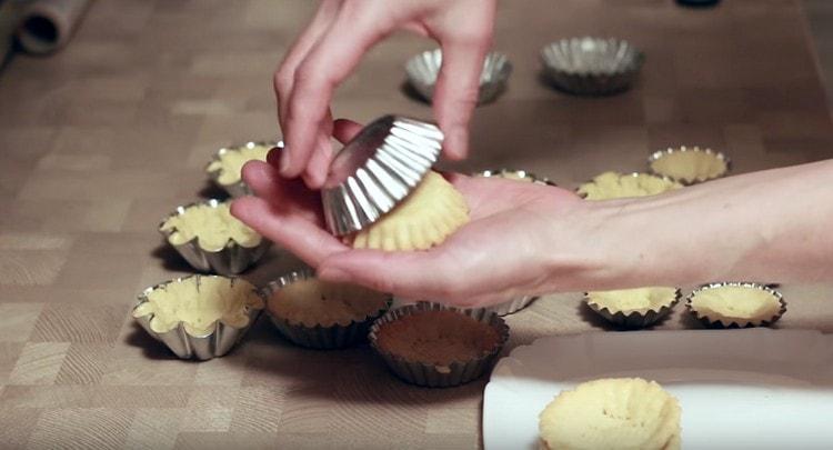 Questo impasto di tortino può essere utilizzato per realizzare cestini con ripieni sia dolci che salati.