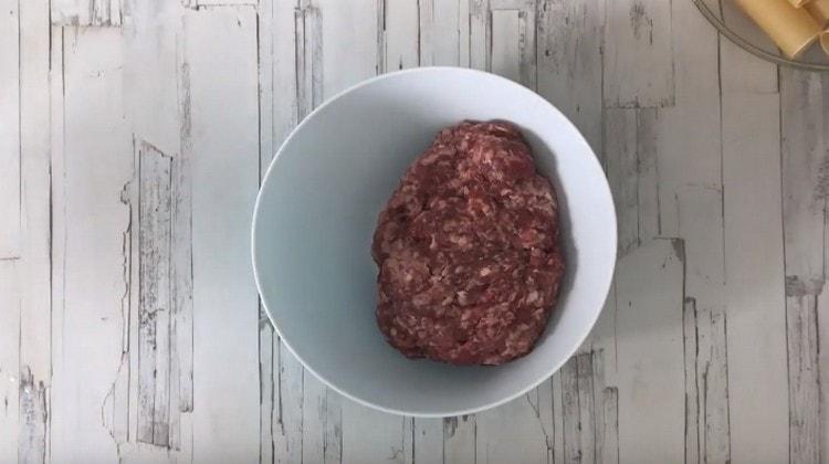 Prendi qualsiasi carne macinata a piacere.