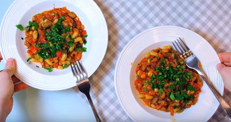 Tali fagioli con verdure possono essere un ottimo contorno.