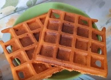 Prepariamo deliziosi waffle croccanti secondo una ricetta passo-passo con una foto.