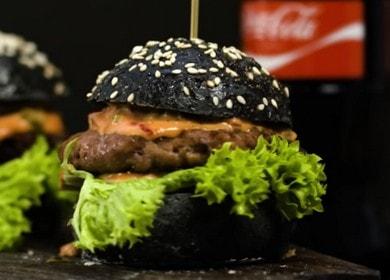 Hamburger casalingo nero succoso della carne 🍔