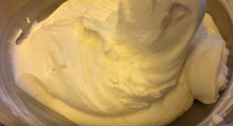 Combina crema e mascarpone.