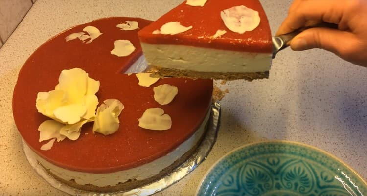 Come puoi vedere, questa ricetta ti permetterà di cucinare una deliziosa cheesecake con mascarpone, anche se non hai mai incontrato un dessert simile prima.