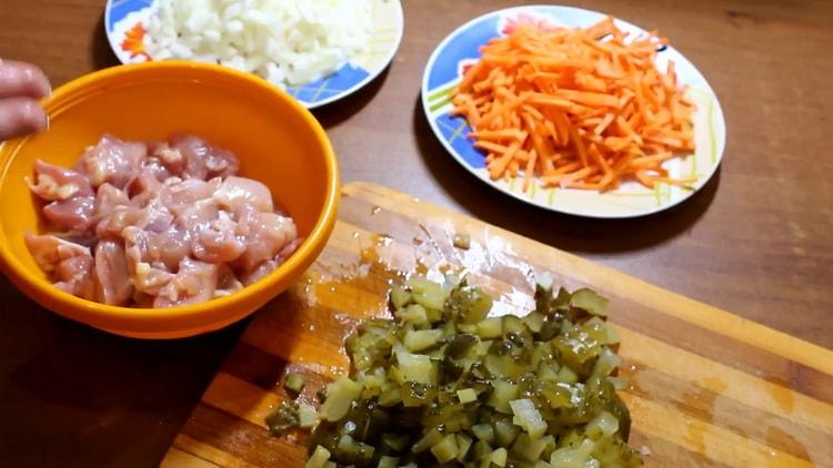 Per cucinare le basi, tagliare la carne