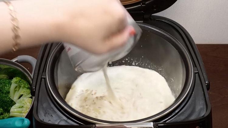 Per preparare i broccoli, aggiungi la panna nella ciotola