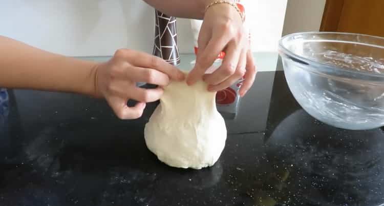 Per preparare i panini, preparare l'impasto