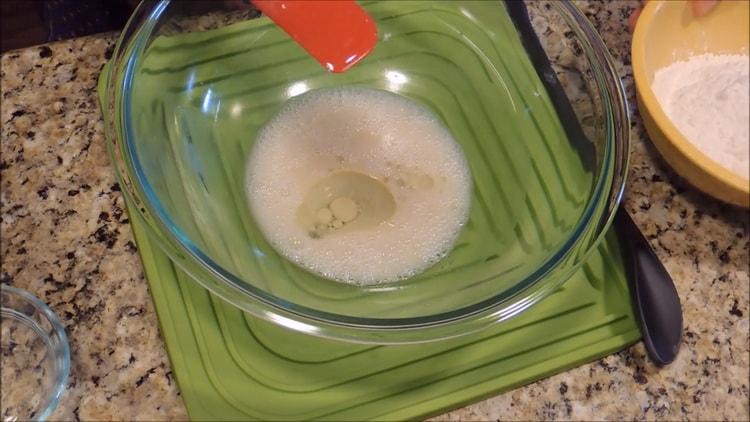 Preparare gli ingredienti per l'impasto.