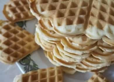 Gustosi waffle in un waffle secondo la ricetta classica