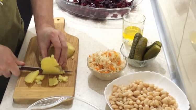 Per fare un'insalata, trita le patate