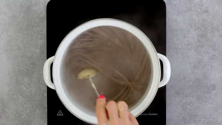 Per preparare i noodles di grano saraceno con le verdure, prepara gli ingredienti