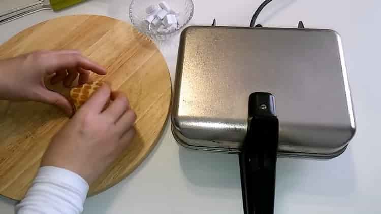 Per i waffle fatti in casa, forma una busta