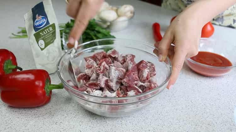 Cucinare frittelle di patate con carne