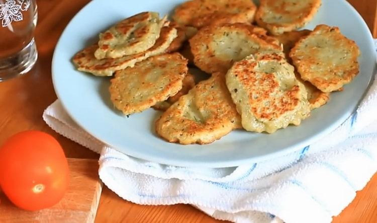 Pancakes classici con una ricetta passo dopo passo con foto