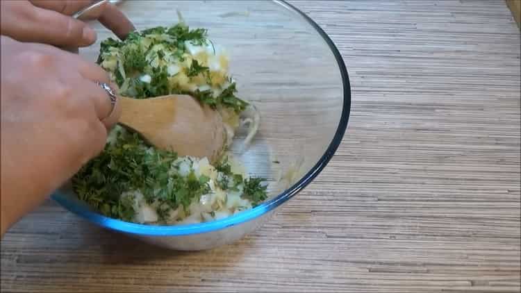 Preparare gli ingredienti per i pancake di patate