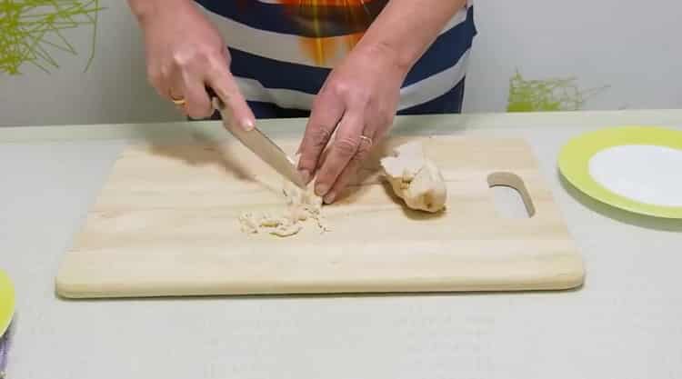 Per preparare la julienne, tagliare la carne