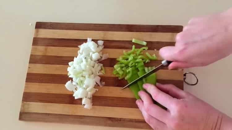 I-chop ang mga lentil para sa mga lentil