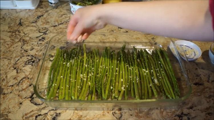 Come cucinare la ricetta graduale degli asparagi verdi con foto