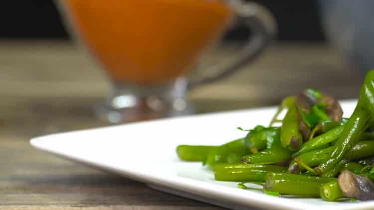 Come cucinare deliziosi fagiolini con funghi