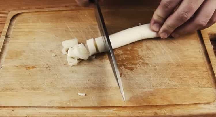 Preparare gli ingredienti per i calamari