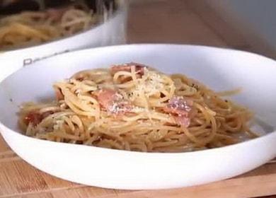 Ricetta passo dopo passo alla carbonara con pancetta con foto