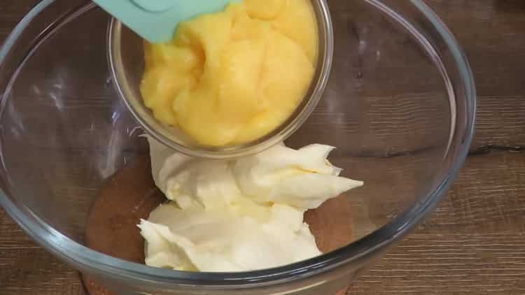 Per preparare la crema con mascarpone per la torta, preparare gli ingredienti