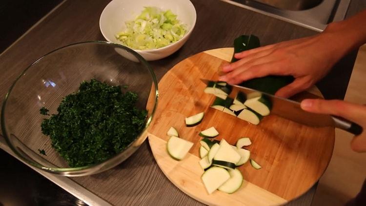 Prepara gli ingredienti per cucinare.